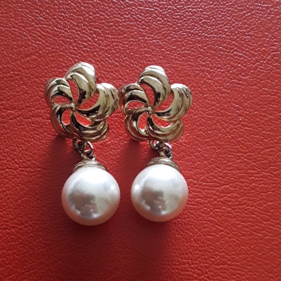 GORGEOUS - Picture 2 of 3